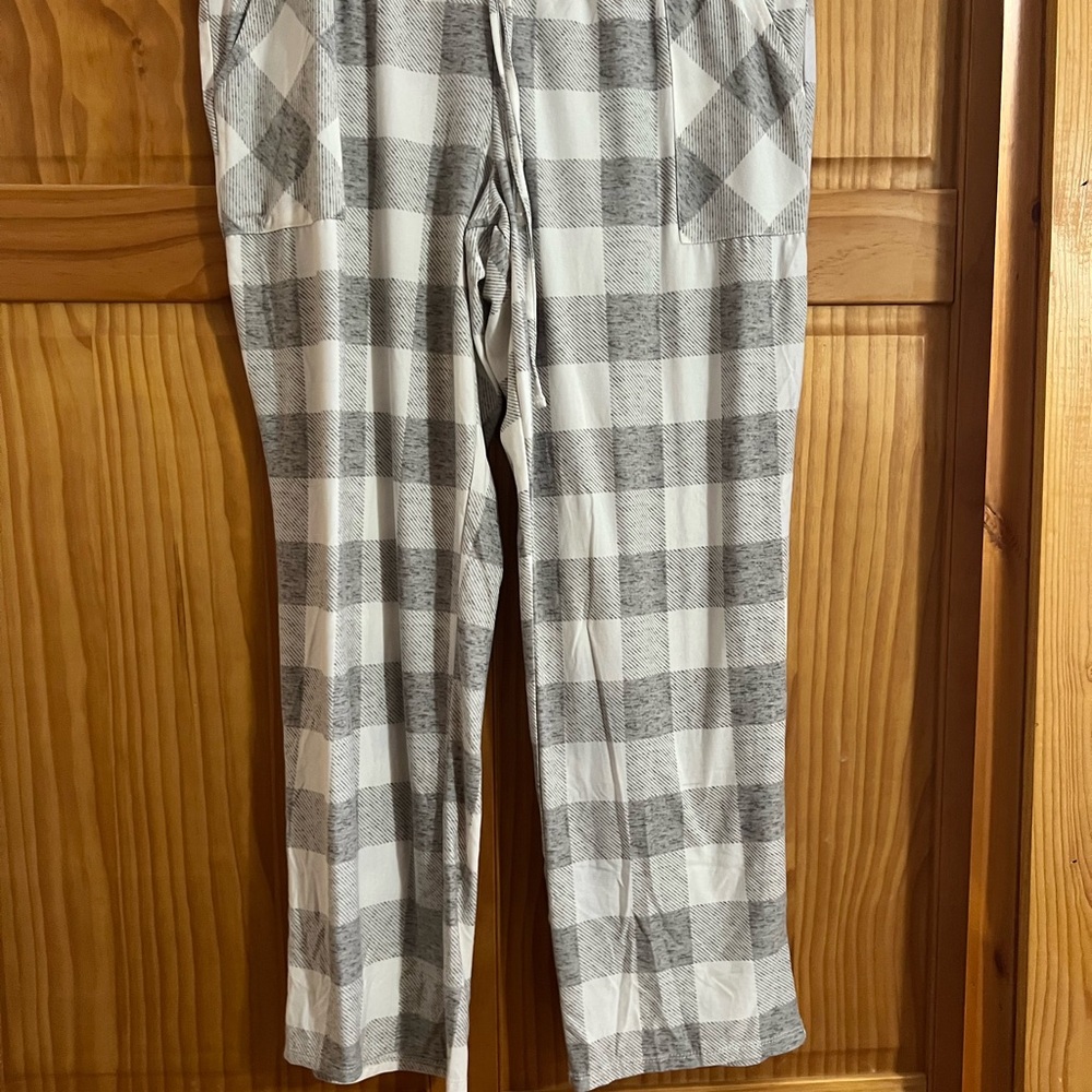 Women’s Gray Plaid Lounge Pants